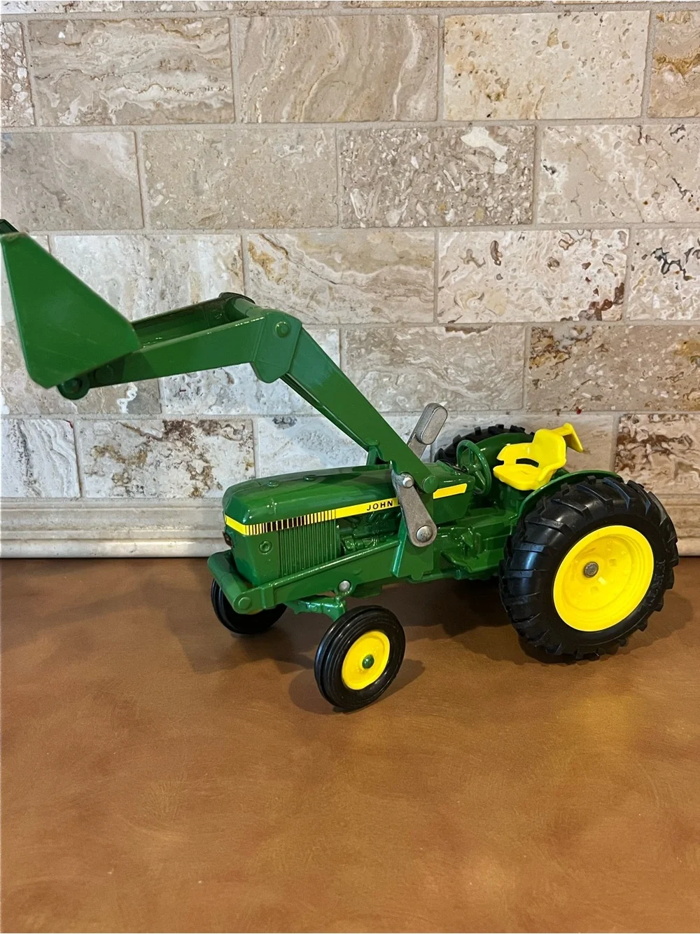 John Deere 0638 1/16 DieCast Utility Tractor w/Loader Toy